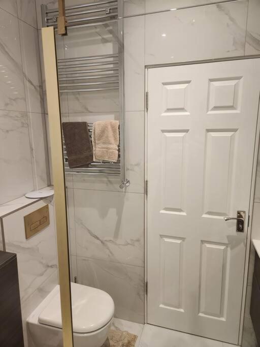 Newly Refurbished 2 Bed Apartment In Paddington Лондон Екстериор снимка