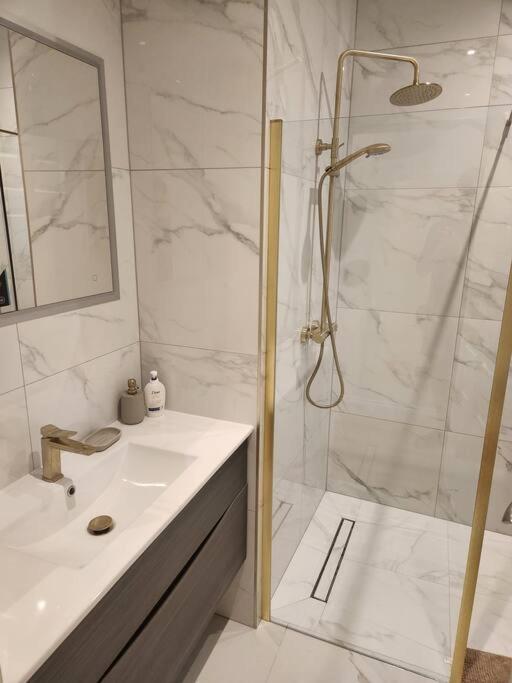 Newly Refurbished 2 Bed Apartment In Paddington Лондон Екстериор снимка